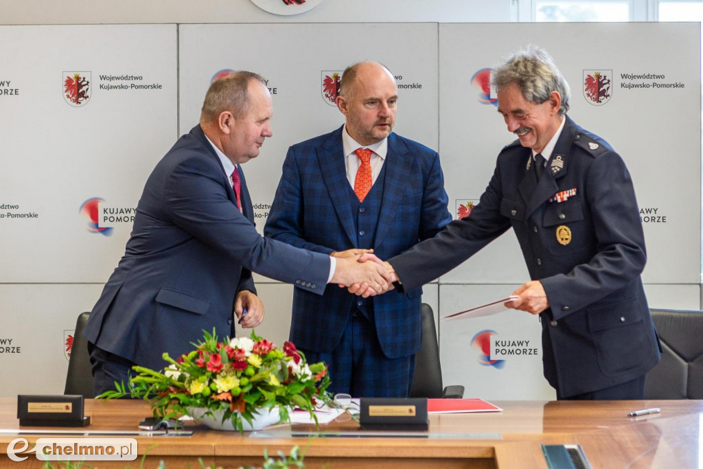 Wozy dla strażaków ochotników i bazy edukacyjne