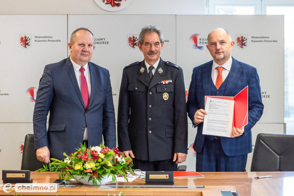 Wozy dla strażaków ochotników i bazy edukacyjne