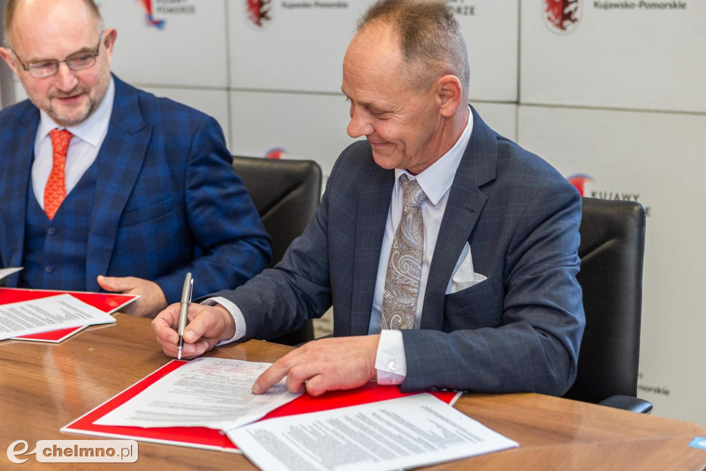 Wozy dla strażaków ochotników i bazy edukacyjne