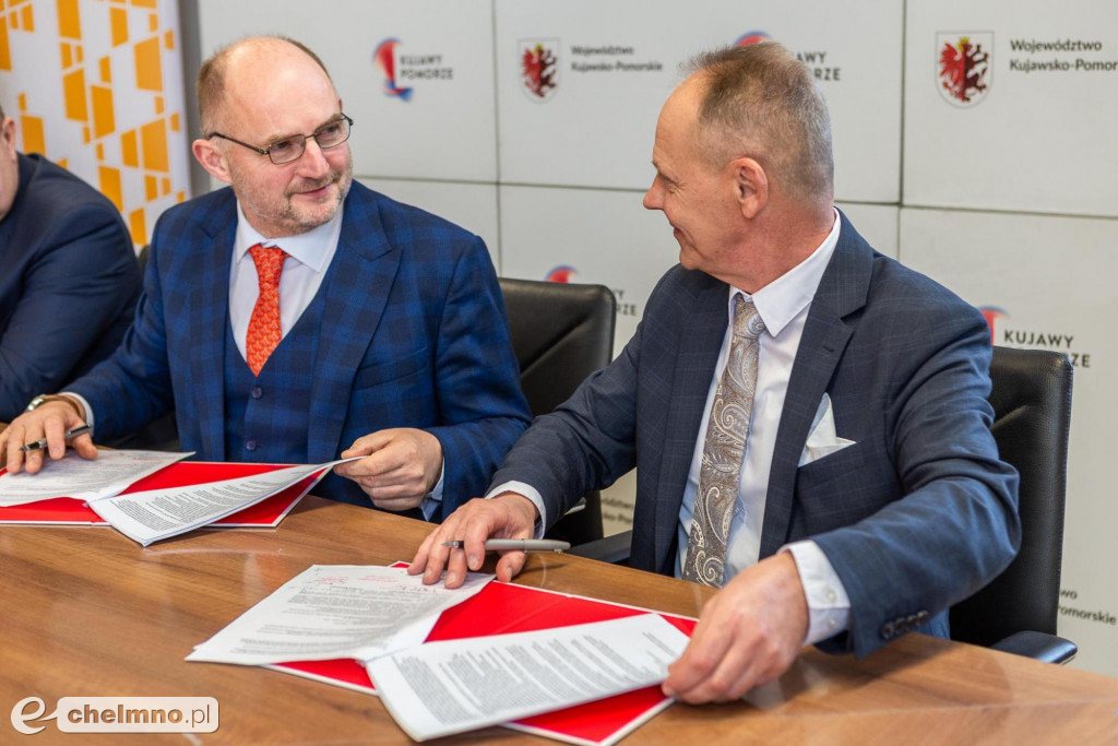 Wozy dla strażaków ochotników i bazy edukacyjne