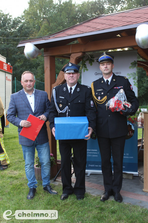 Uroczyste przekazanie samochodu pożarniczego dla OSP Lipienek