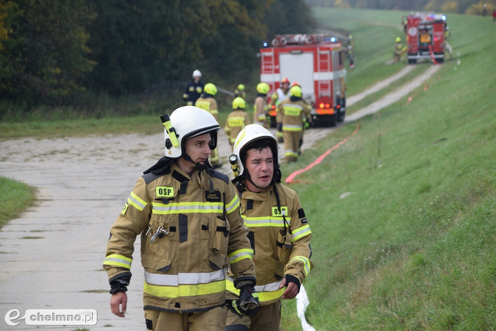 Aż 26 zastępów straży pożarnej na Powiślu
