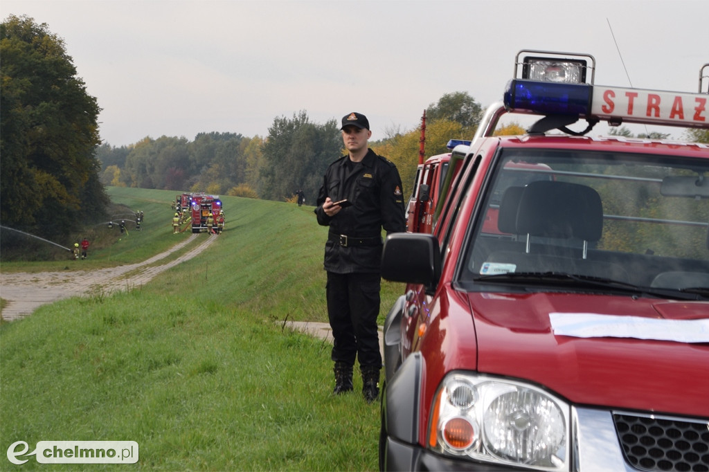 Aż 26 zastępów straży pożarnej na Powiślu