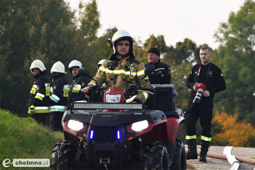 Aż 26 zastępów straży pożarnej na Powiślu