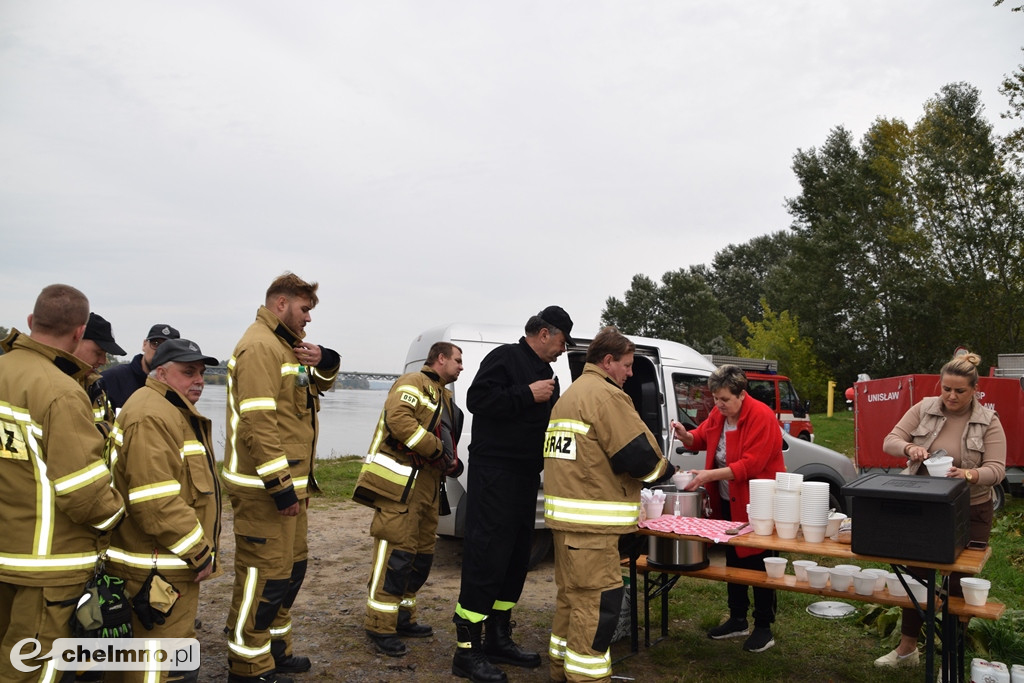 Aż 26 zastępów straży pożarnej na Powiślu