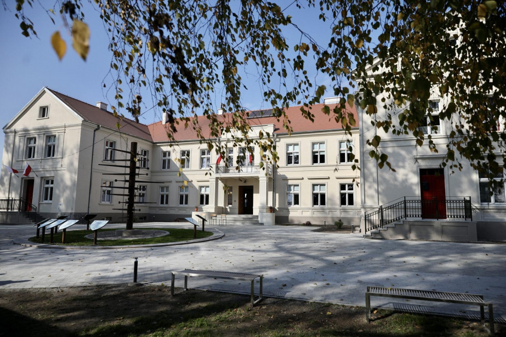 Historyczny budynek podstawówki w Warszewicach odrestaurowany