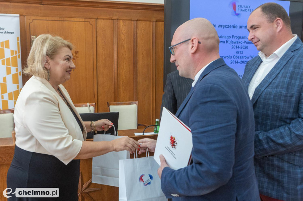 Umowy RPO i PROW: społeczeństwo, ekologia, przedsiębiorczość