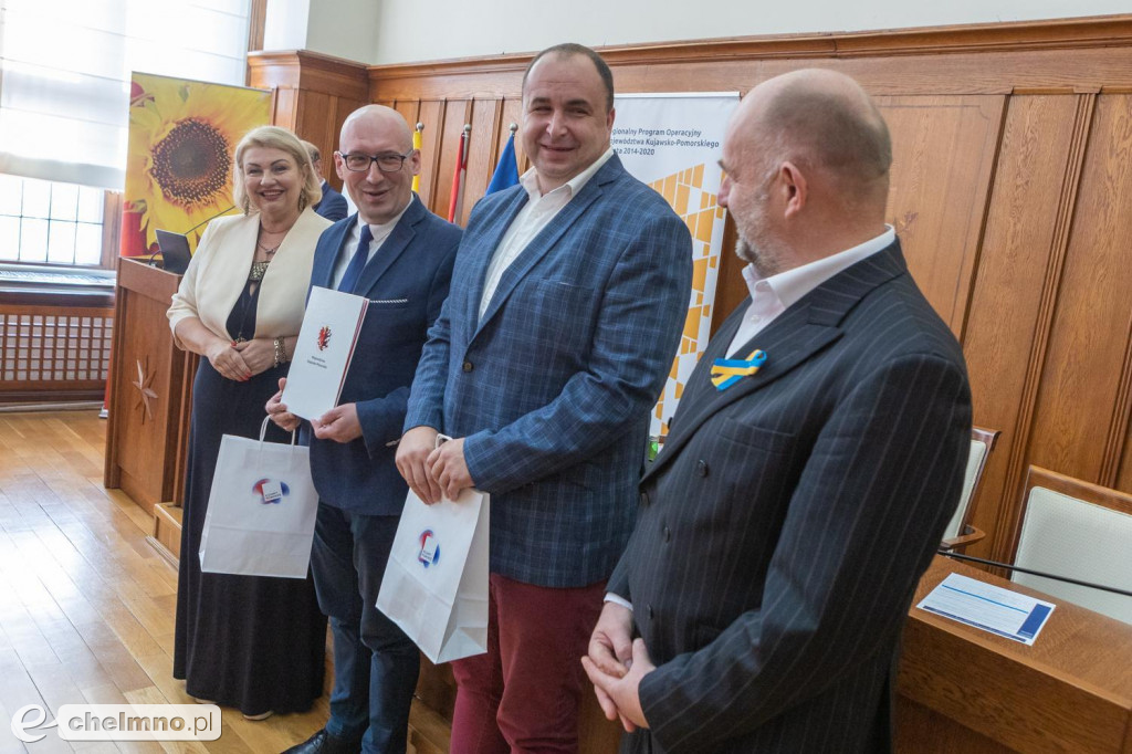 Umowy RPO i PROW: społeczeństwo, ekologia, przedsiębiorczość