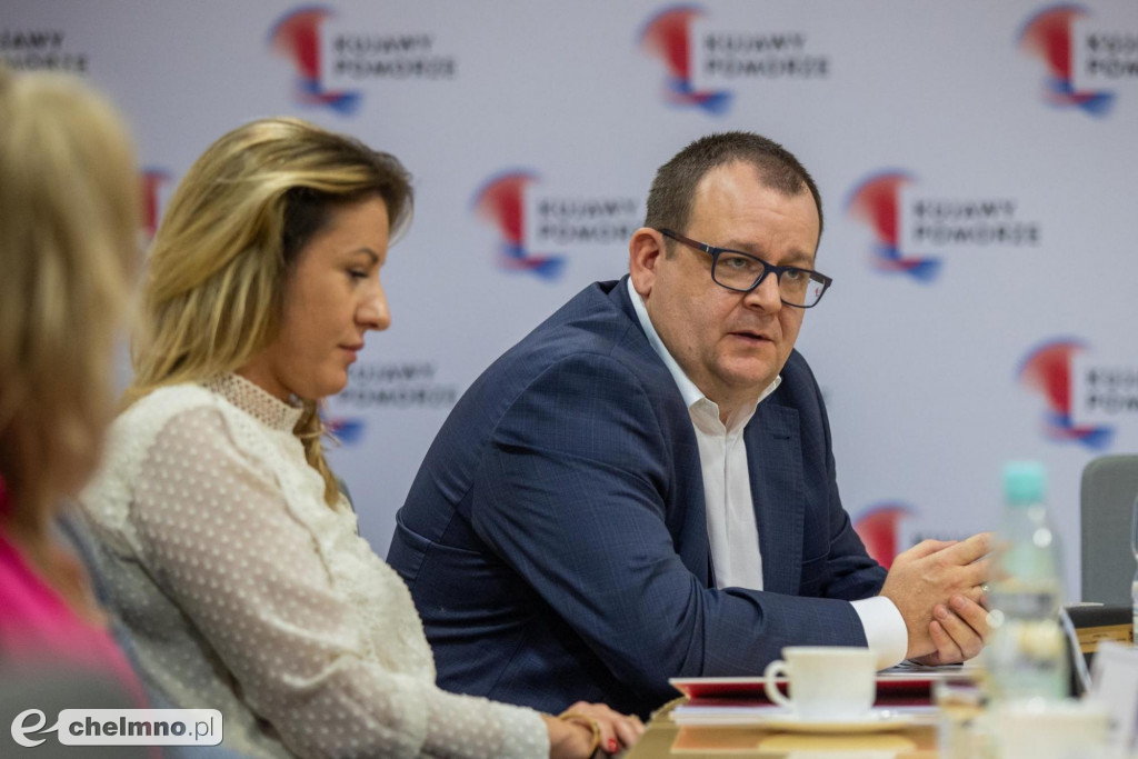 Zmodernizowana droga i nowe chodniki na trasie Kowal-Baruchowo
