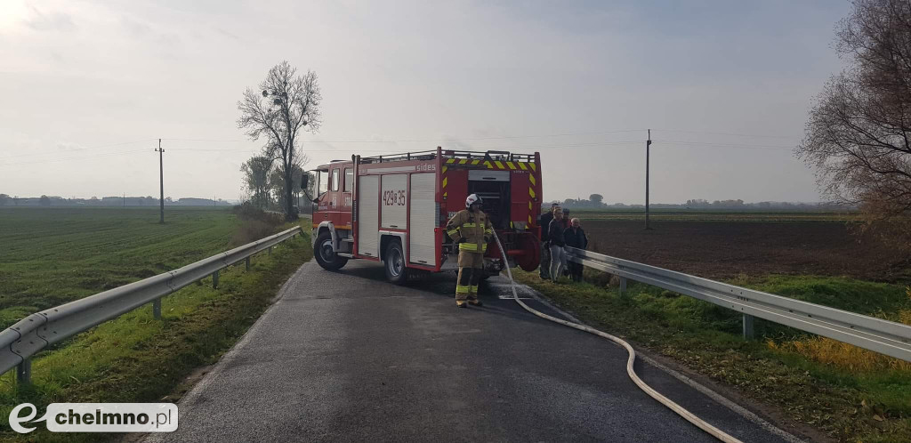 Peugeot dachował na drodze wojewódzkiej w Bieńkówce