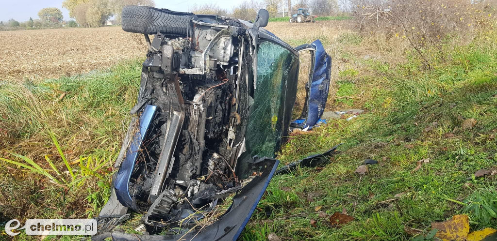 Peugeot dachował na drodze wojewódzkiej w Bieńkówce
