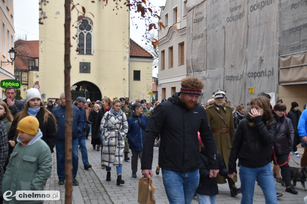 Patriotyczny przemarsz ulicami Chełmna