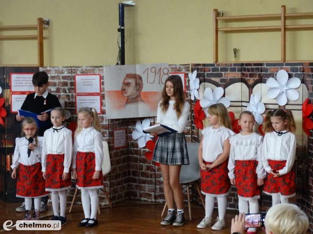Uczniowie Czwórki wzięli udział w akcji #SzkołaDoHymnu