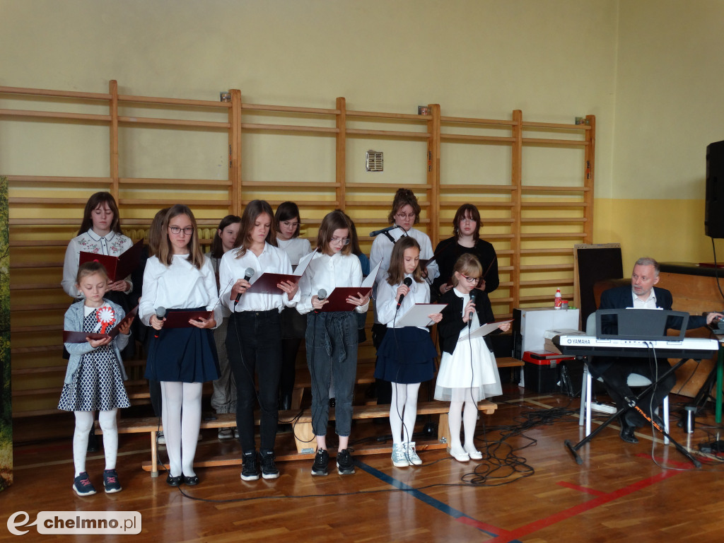 Uczniowie Czwórki wzięli udział w akcji #SzkołaDoHymnu