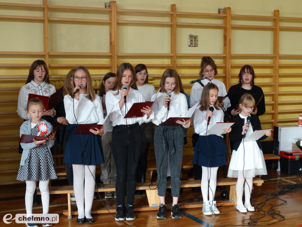 Uczniowie Czwórki wzięli udział w akcji #SzkołaDoHymnu