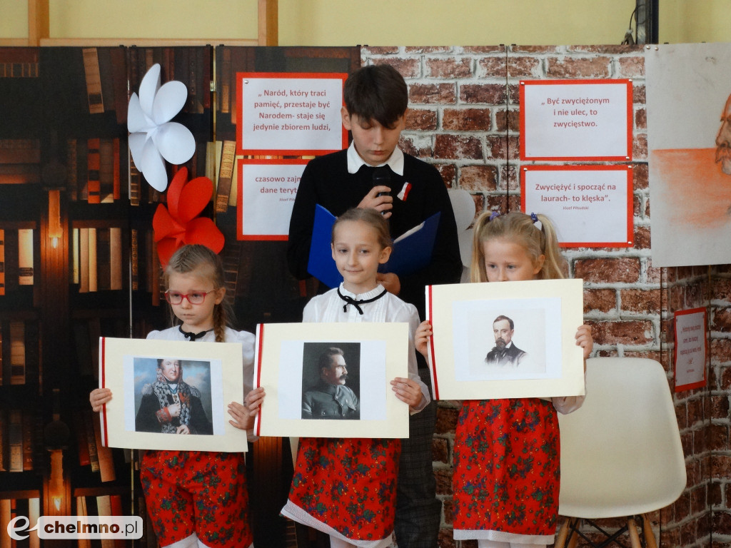 Uczniowie Czwórki wzięli udział w akcji #SzkołaDoHymnu