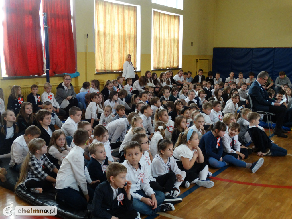 Uczniowie Czwórki wzięli udział w akcji #SzkołaDoHymnu