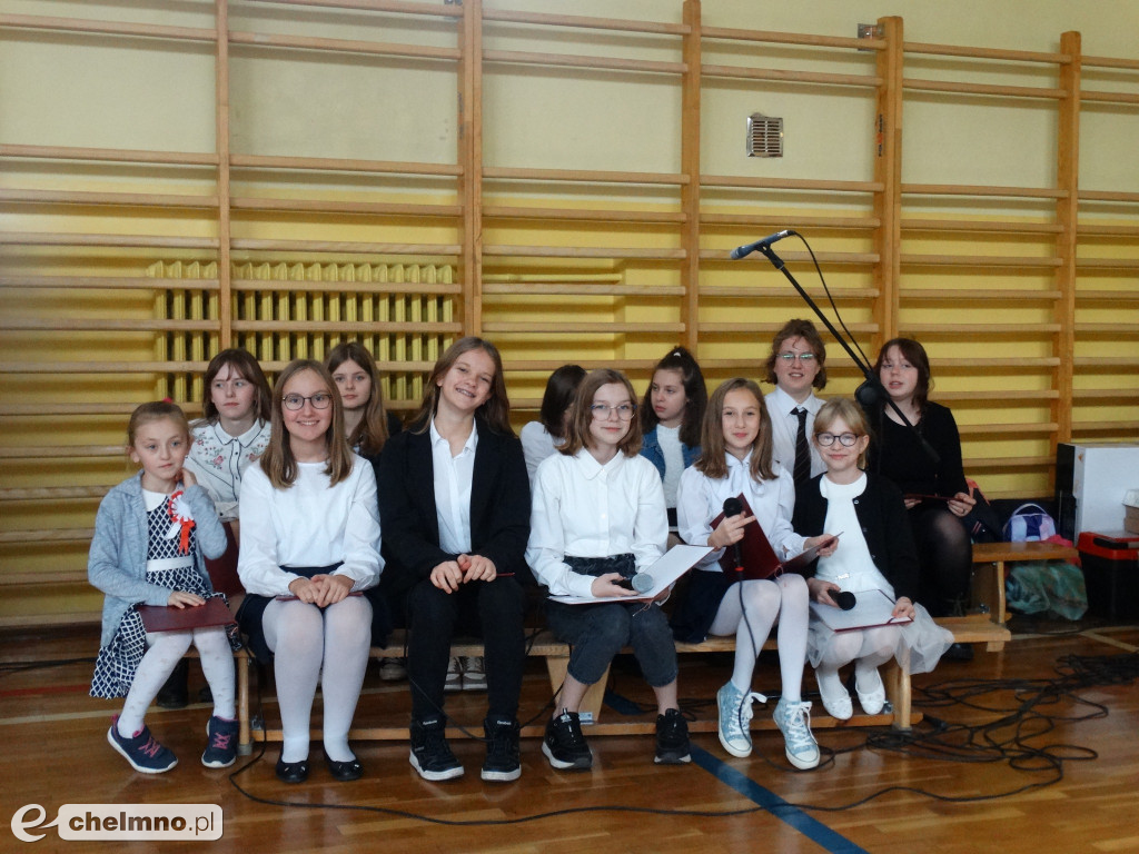 Uczniowie Czwórki wzięli udział w akcji #SzkołaDoHymnu