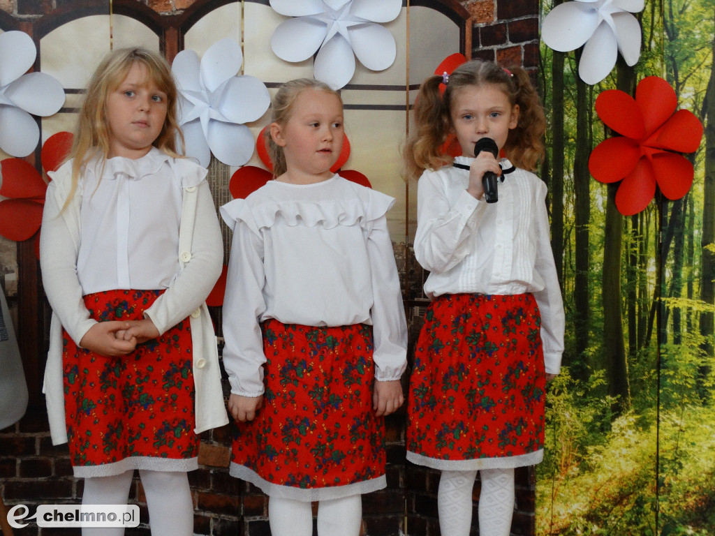 Uczniowie Czwórki wzięli udział w akcji #SzkołaDoHymnu