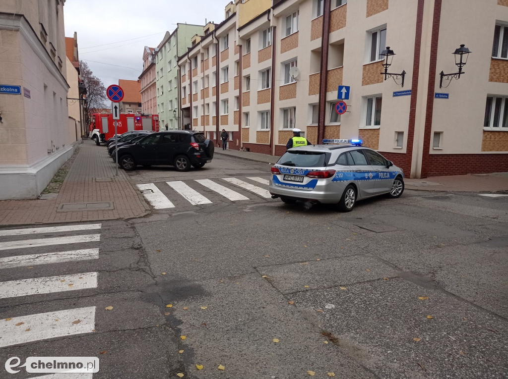 Policyjne ćwiczenia w SP nr 2 w Chełmnie