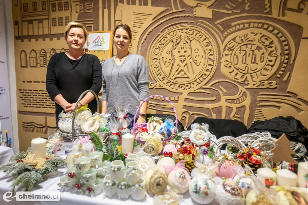 Przedsmak Bożego Narodzenia na kiermaszu rękodzieła