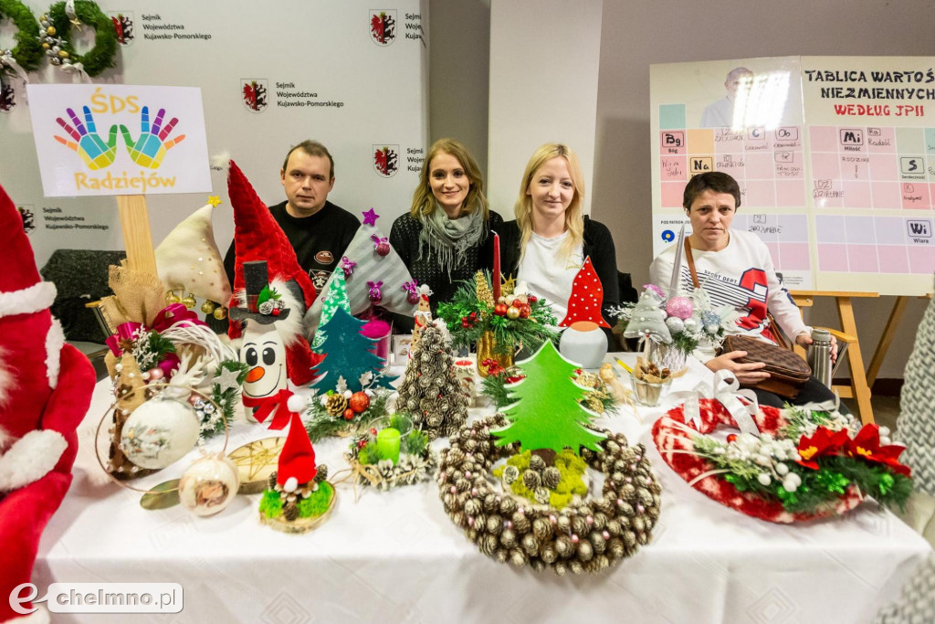 Przedsmak Bożego Narodzenia na kiermaszu rękodzieła