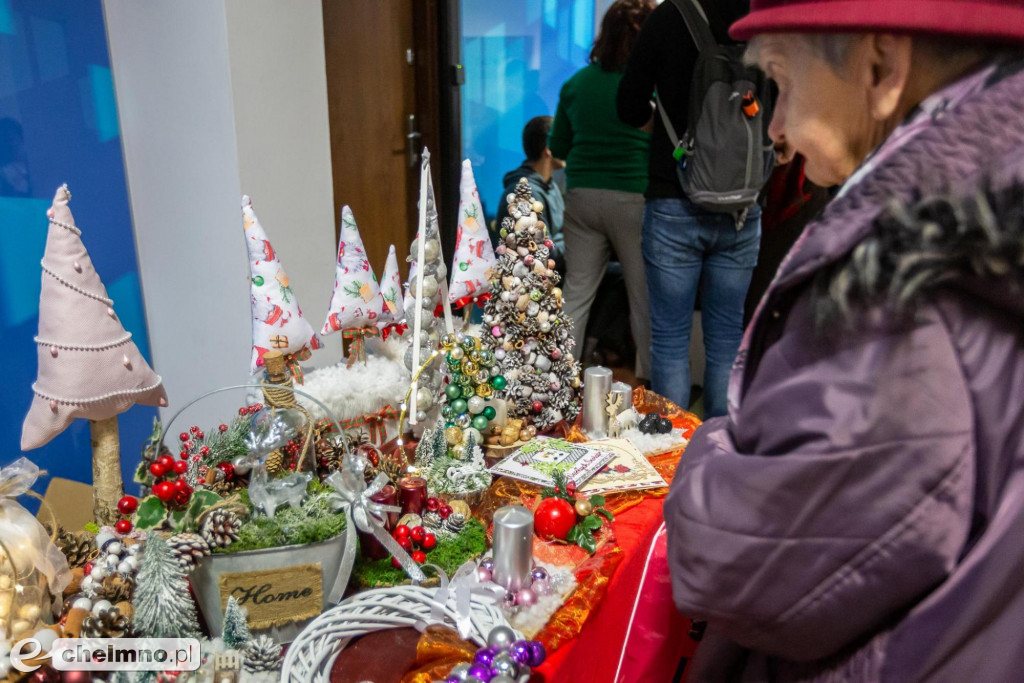 Przedsmak Bożego Narodzenia na kiermaszu rękodzieła