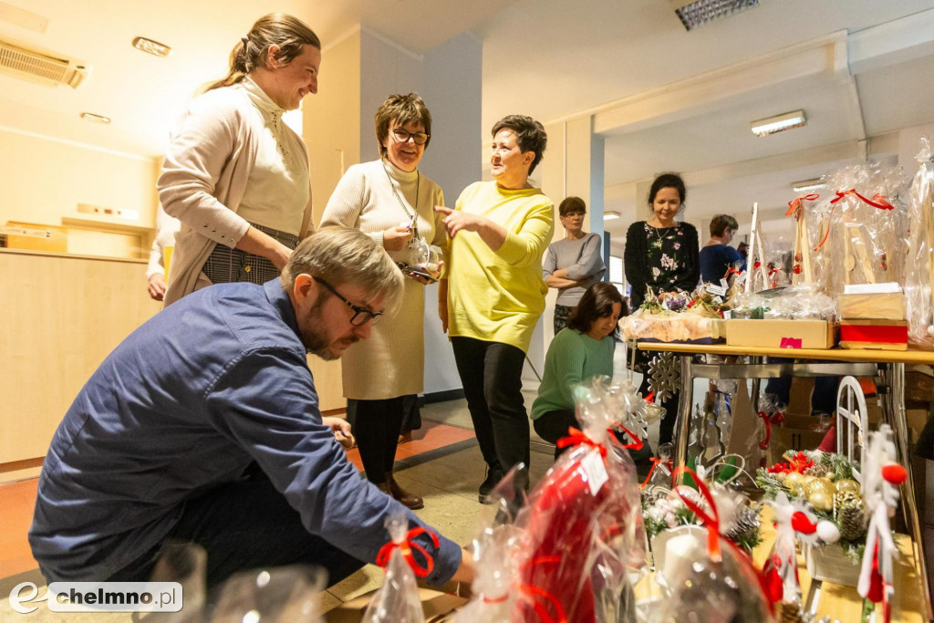 Przedsmak Bożego Narodzenia na kiermaszu rękodzieła