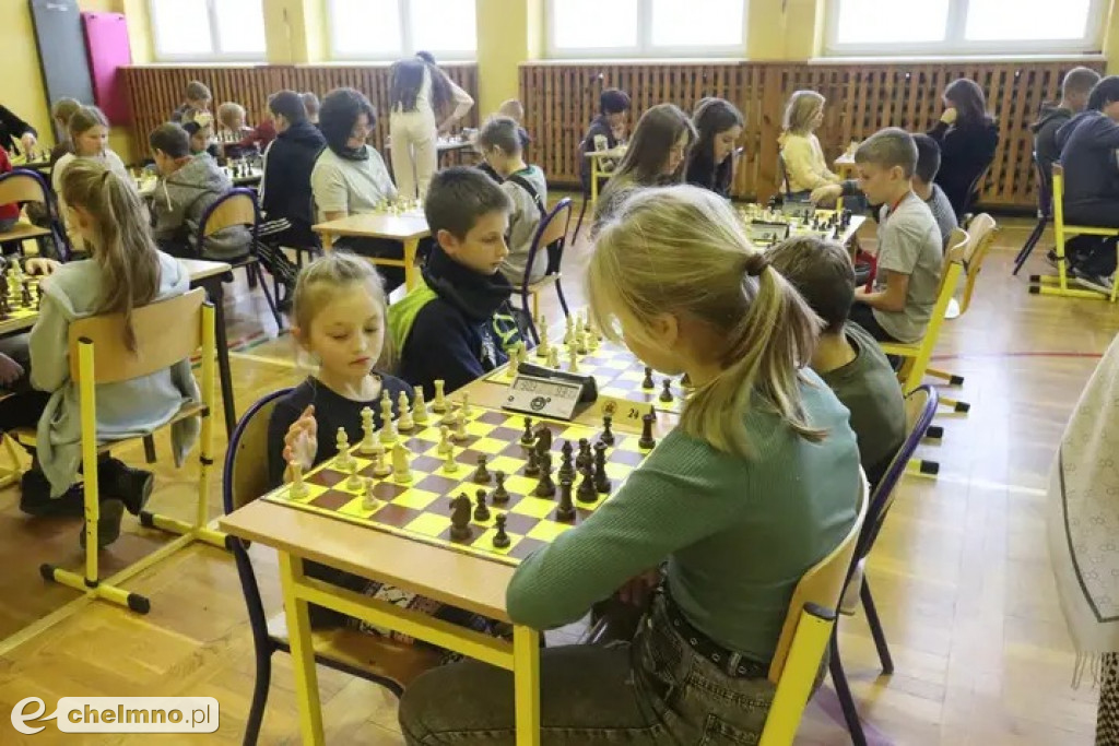 Uczniowie z Czwórki wrócili z medalami z zawodów szachowych