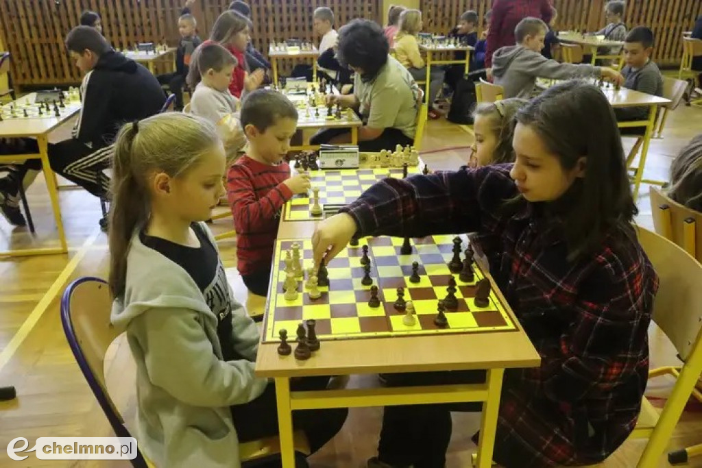 Uczniowie z Czwórki wrócili z medalami z zawodów szachowych