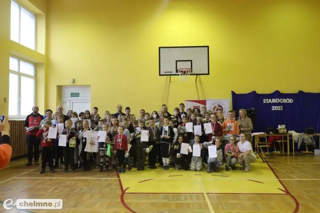 Uczniowie z Czwórki wrócili z medalami z zawodów szachowych