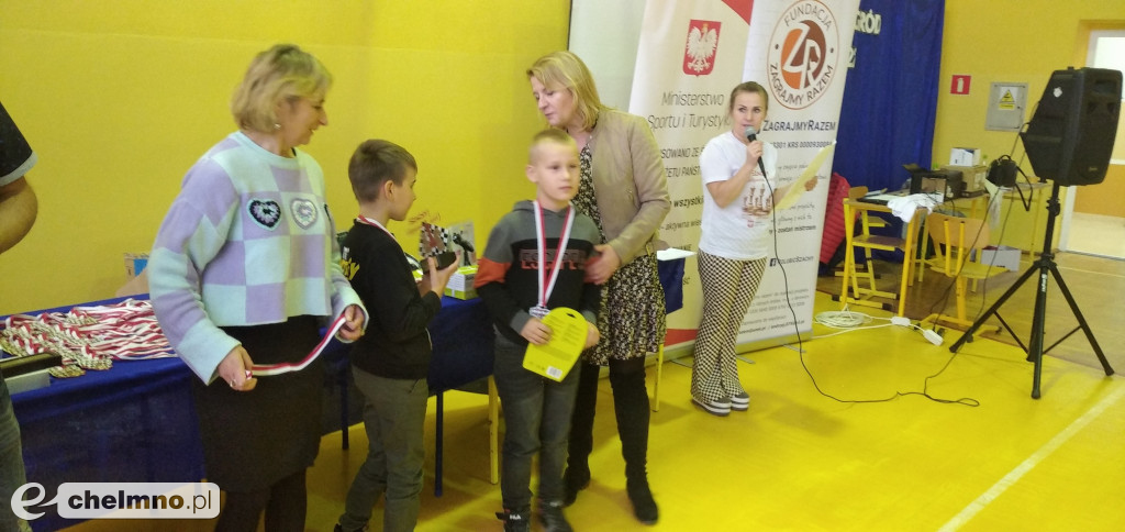 Uczniowie z Czwórki wrócili z medalami z zawodów szachowych