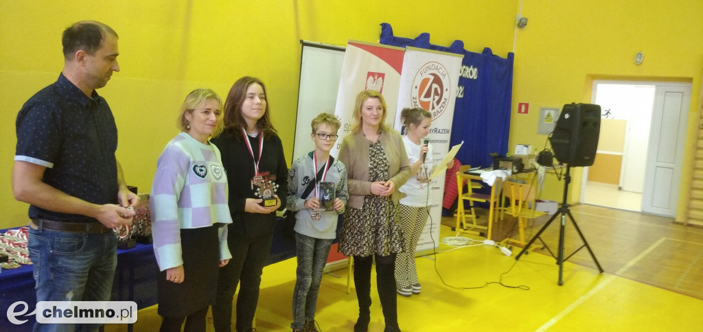 Uczniowie z Czwórki wrócili z medalami z zawodów szachowych