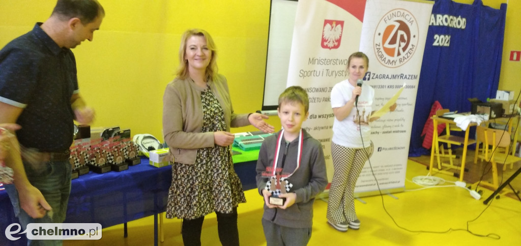 Uczniowie z Czwórki wrócili z medalami z zawodów szachowych