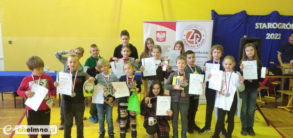 Uczniowie z Czwórki wrócili z medalami z zawodów szachowych
