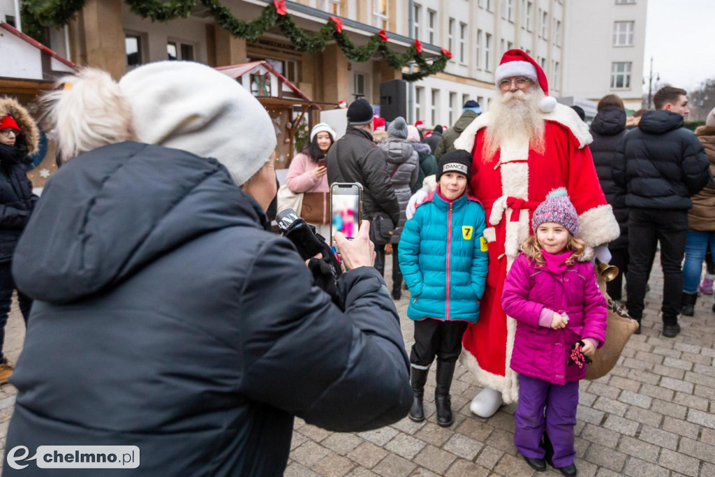 Wspólne kolędowanie przed Urzędem