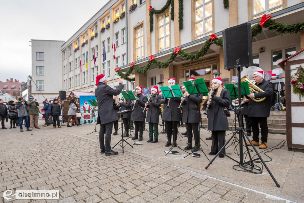 Wspólne kolędowanie przed Urzędem