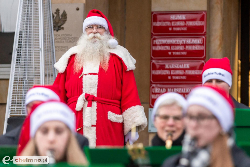 Wspólne kolędowanie przed Urzędem