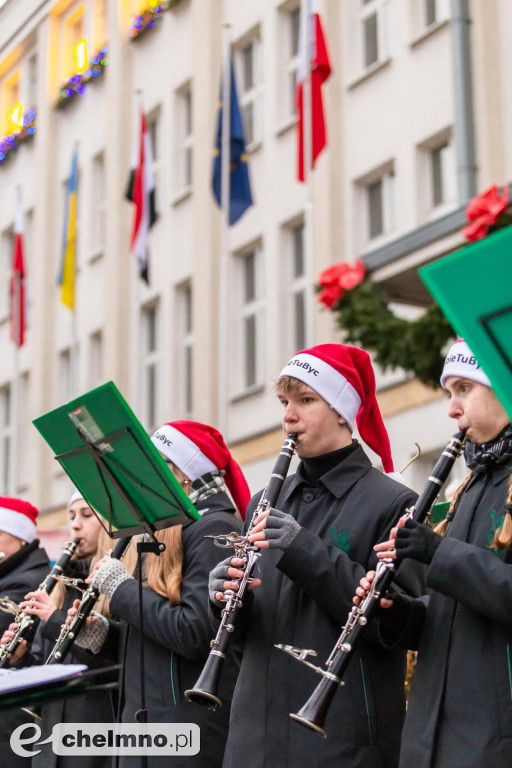 Wspólne kolędowanie przed Urzędem