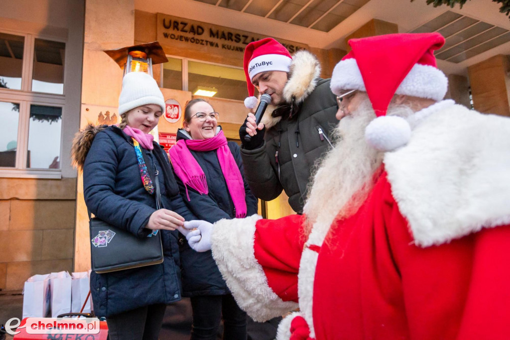 Wspólne kolędowanie przed Urzędem