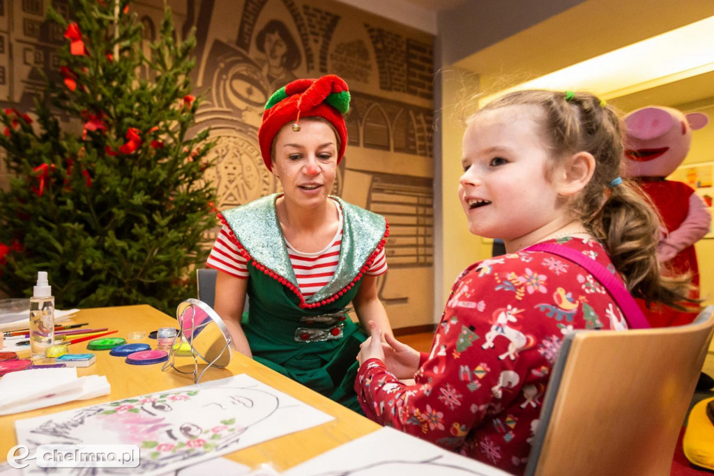Wspólne kolędowanie przed Urzędem
