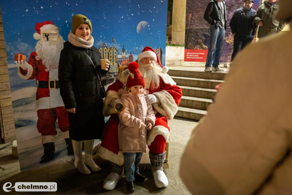 Wspólne kolędowanie przed Urzędem