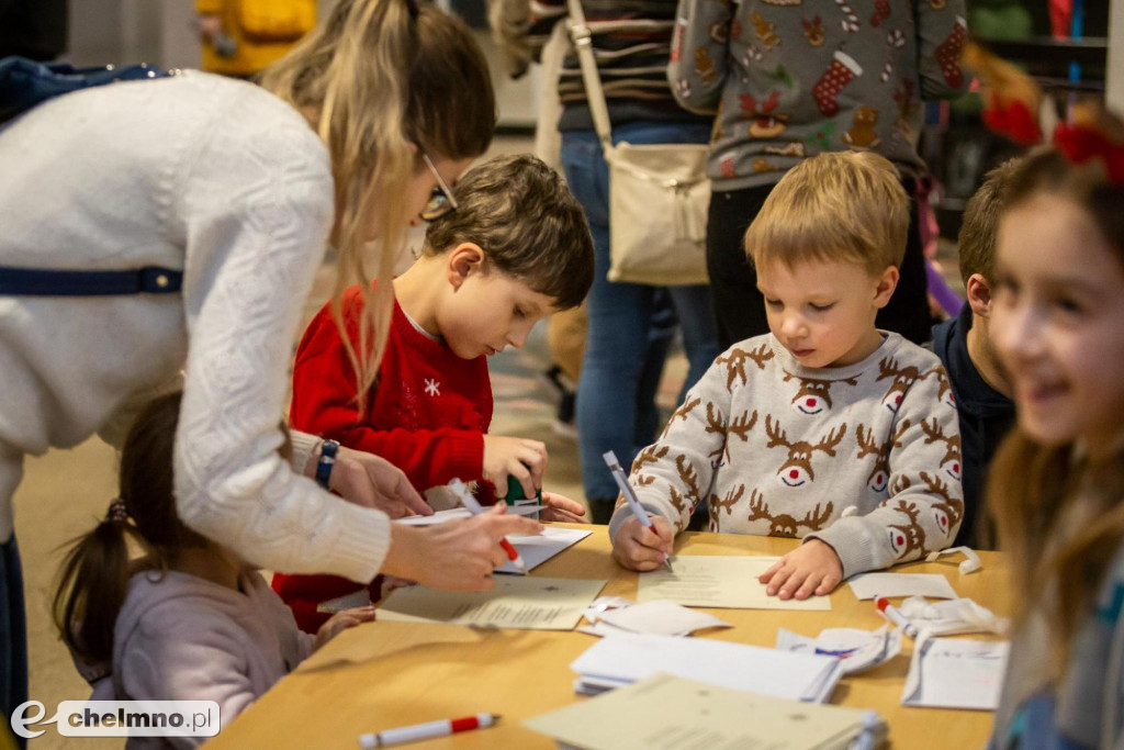 Wspólne kolędowanie przed Urzędem
