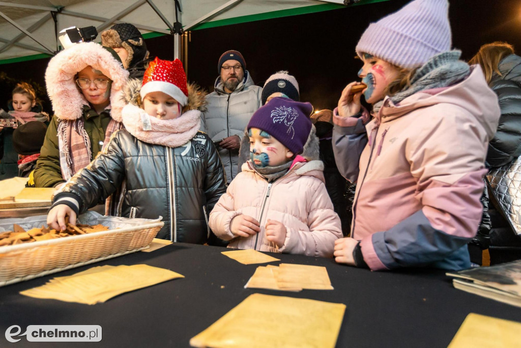 Wspólne kolędowanie przed Urzędem