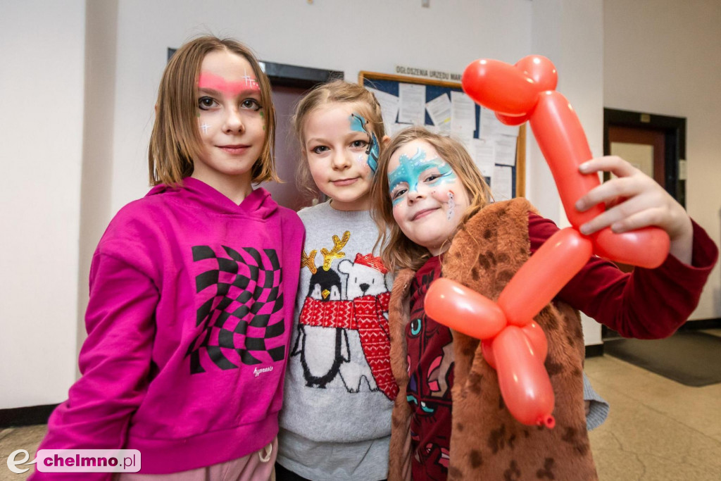 Wspólne kolędowanie przed Urzędem