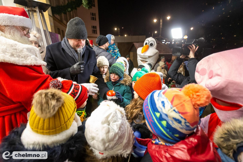 Wspólne kolędowanie przed Urzędem