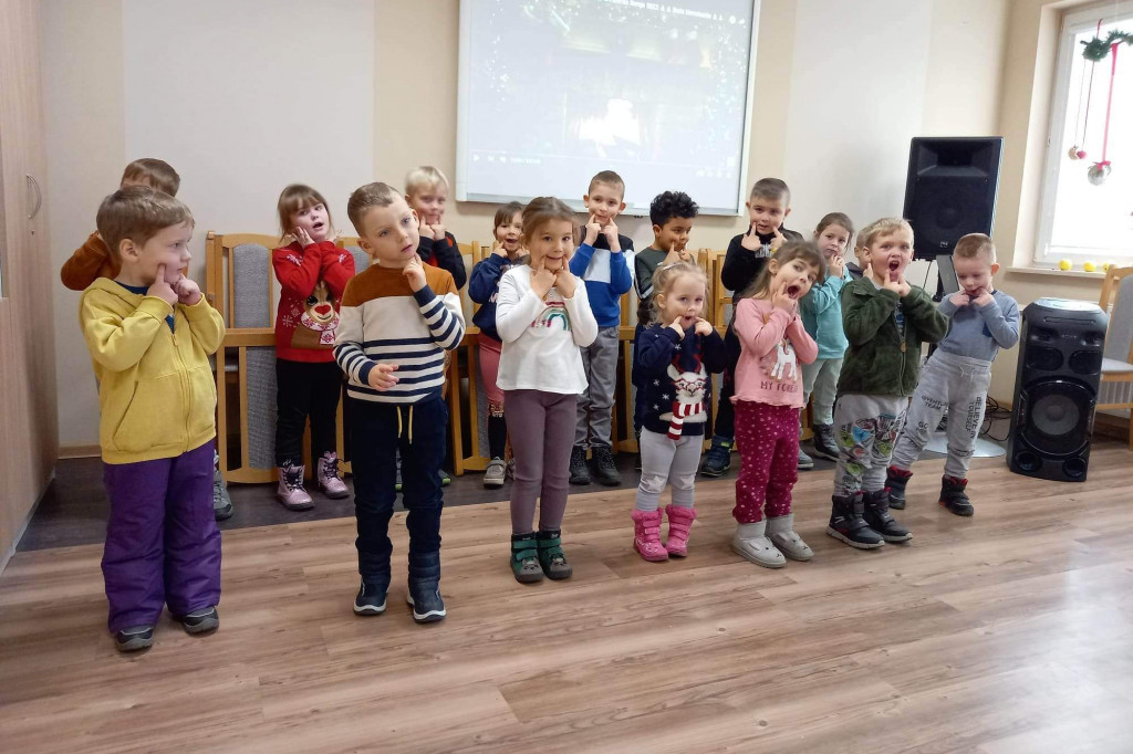 Przedszkolaki ze Starogrodu z wizytą w Caritasie