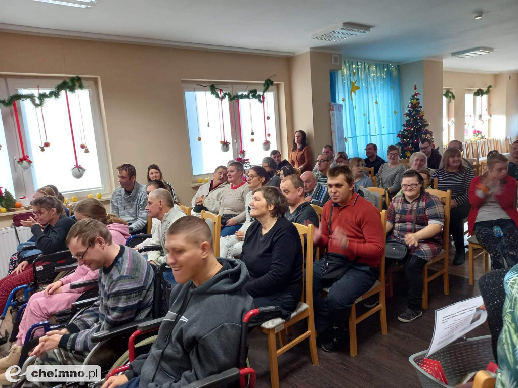 Przedszkolaki ze Starogrodu z wizytą w Caritasie