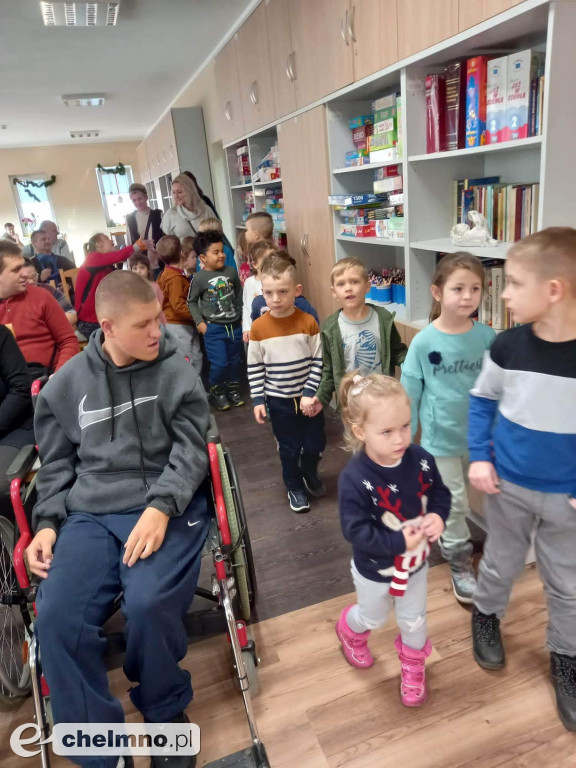 Przedszkolaki ze Starogrodu z wizytą w Caritasie