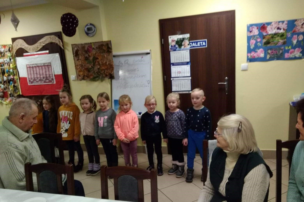 Kolędowanie przedszkolaków z Tęczowego Zakątka